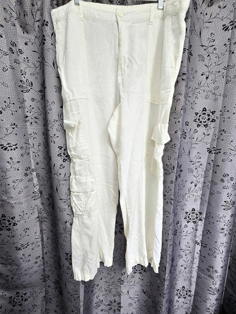 Aeropostale Straight Leg Cargo Pants in White XL